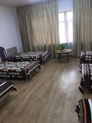 Хостелы Dihouse Бишкек Кровать в общем 6-местном номере-1